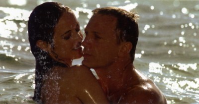 Vesper Lynd and James Bond frolic in the ocean in a deleted scene