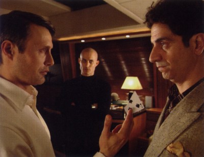 Le Chiffre hands Dimitrios half a Carta Mundi playing card, part of a non-grid recognition signal for terrorist funds